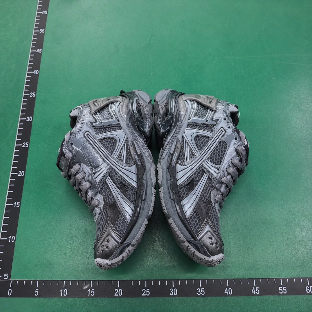 asics Running Shoe QC Photos: Check Upper, Outsole, Size
