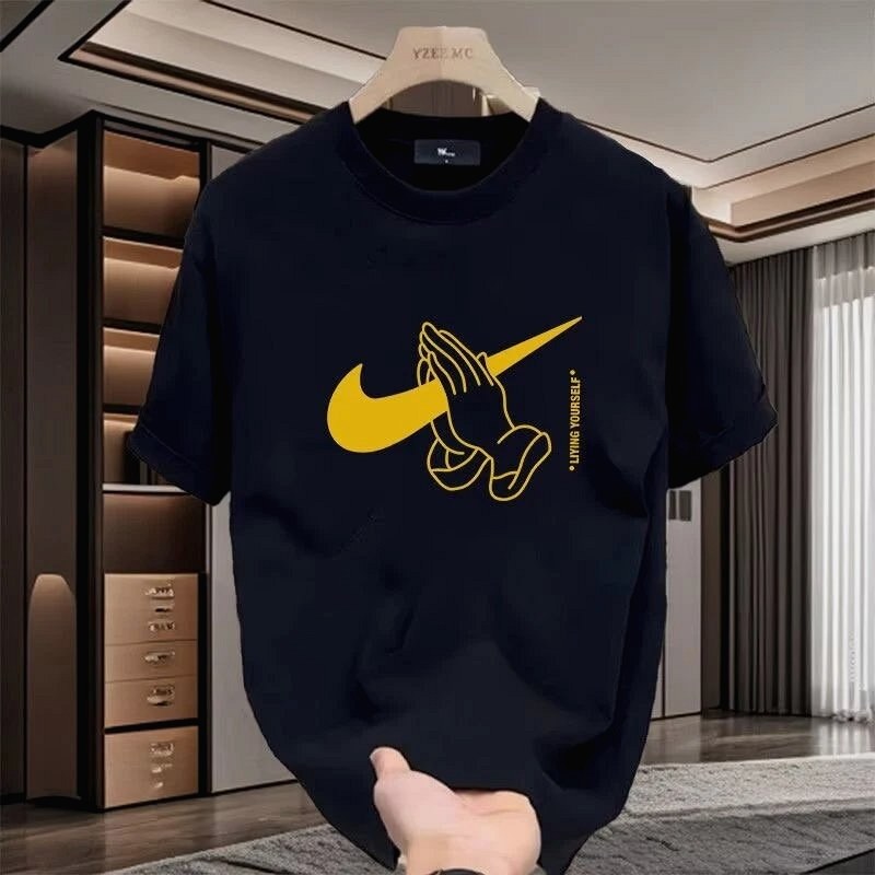 We Weighed the Nike Black Graphic Tee on the Bench Scale: A Loose-Cut Cotton Tee With a 1–3cm Sizing Risk